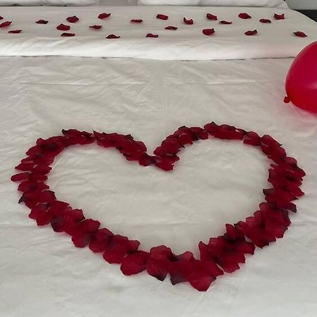 Suite « Body Love » - Jacuzzi Privatif Créteil Exteriör bild