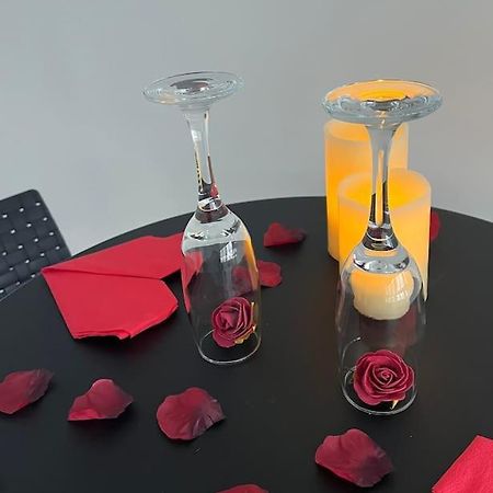 Suite « Body Love » - Jacuzzi Privatif Créteil Exteriör bild