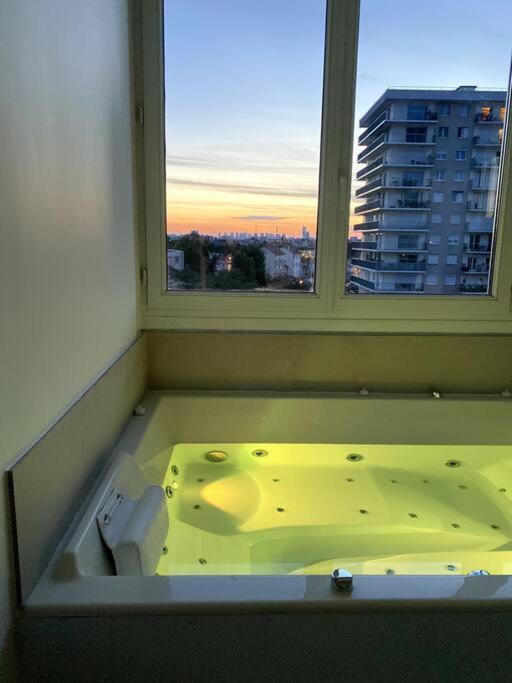 Suite « Body Love » - Jacuzzi Privatif Créteil Exteriör bild
