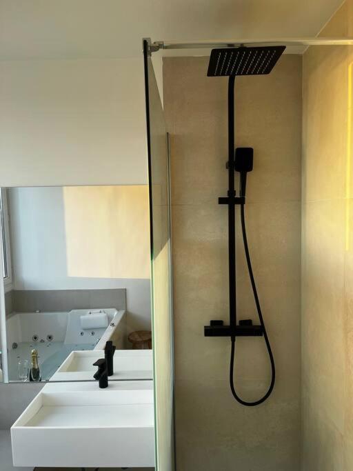 Suite « Body Love » - Jacuzzi Privatif Créteil Exteriör bild