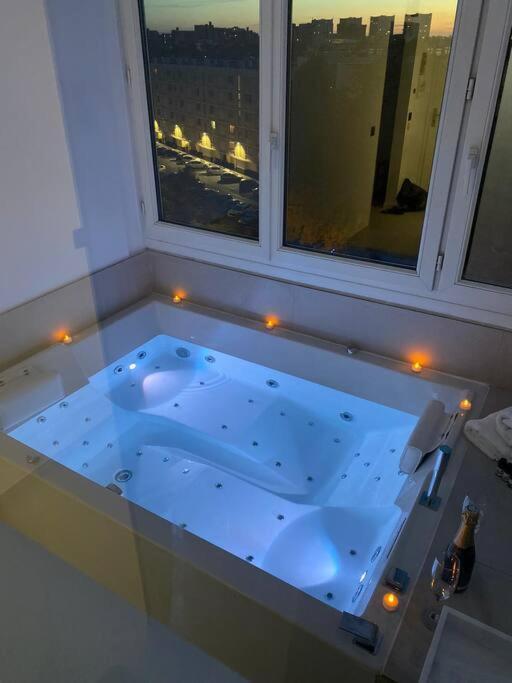 Suite « Body Love » - Jacuzzi Privatif Créteil Exteriör bild